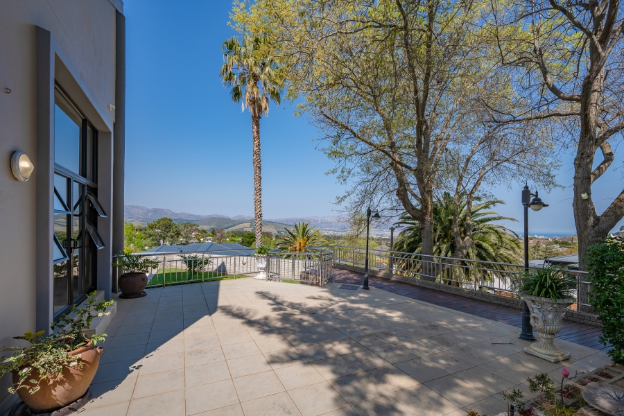 4 Bedroom Property for Sale in La Concorde Western Cape